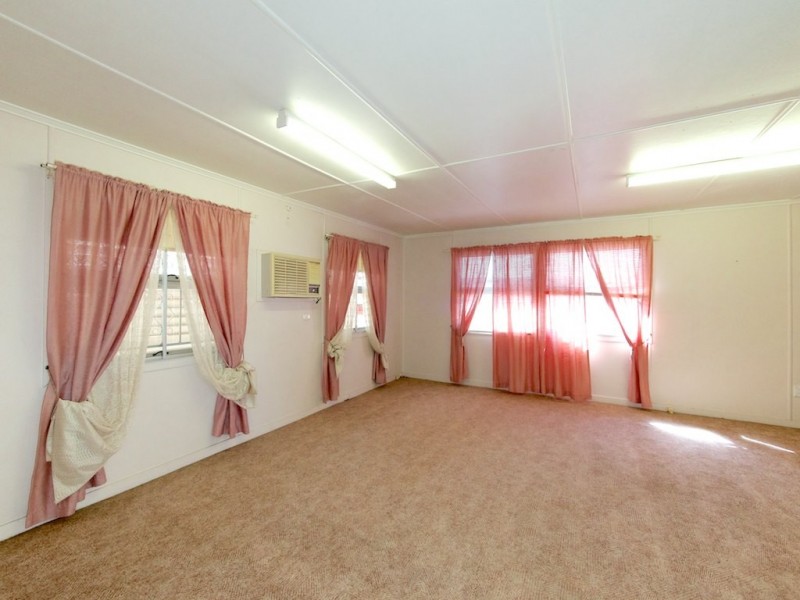 171 South Station Road, Silkstone QLD 4304