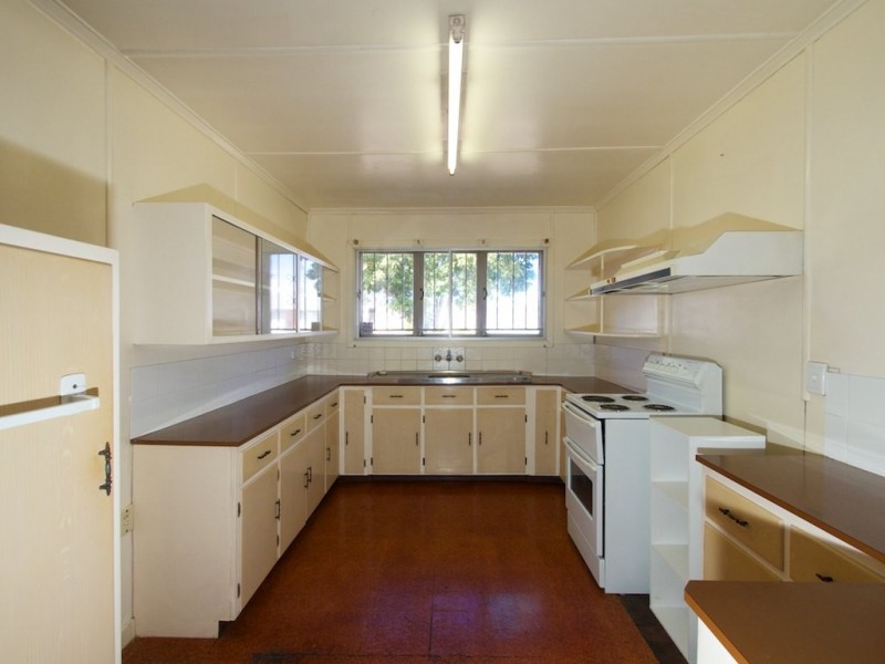 171 South Station Road, Silkstone QLD 4304