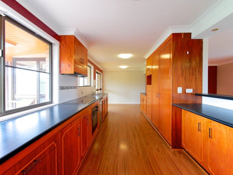 31 Fairfield Rd, Lowood QLD 4311