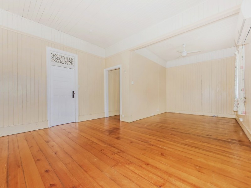 16 Clifton Street, Booval QLD 4304