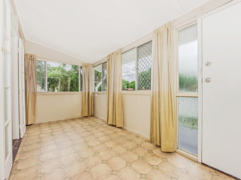 16 Clifton Street, Booval QLD 4304