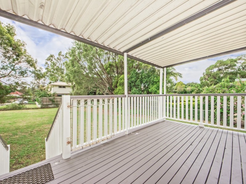 16 Clifton Street, Booval QLD 4304