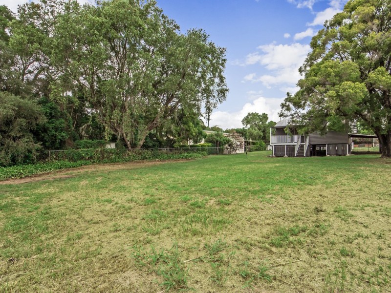 16 Clifton Street, Booval QLD 4304