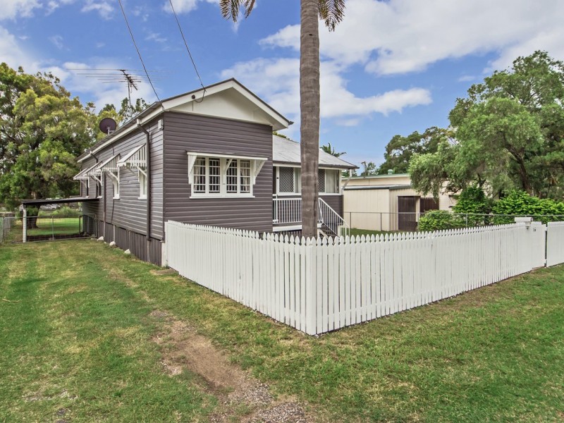 16 Clifton Street, Booval QLD 4304