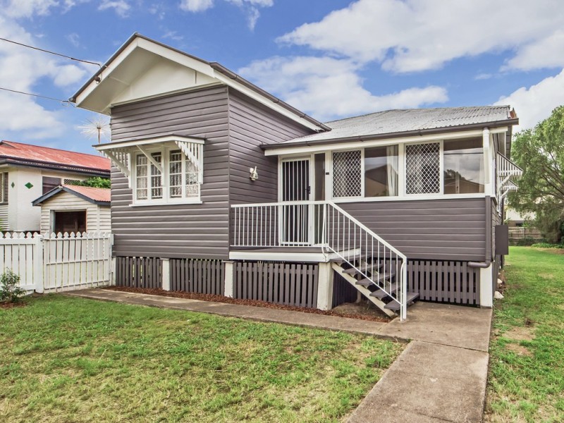 16 Clifton Street, Booval QLD 4304