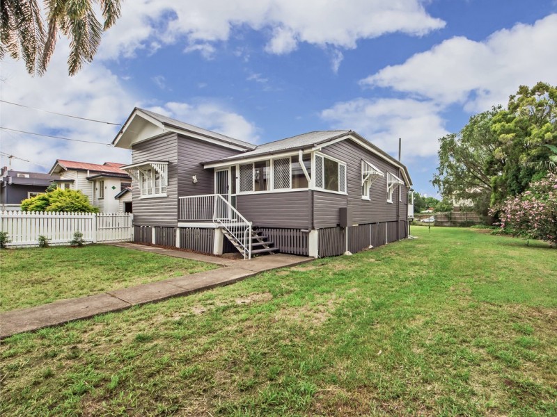 16 Clifton Street, Booval QLD 4304