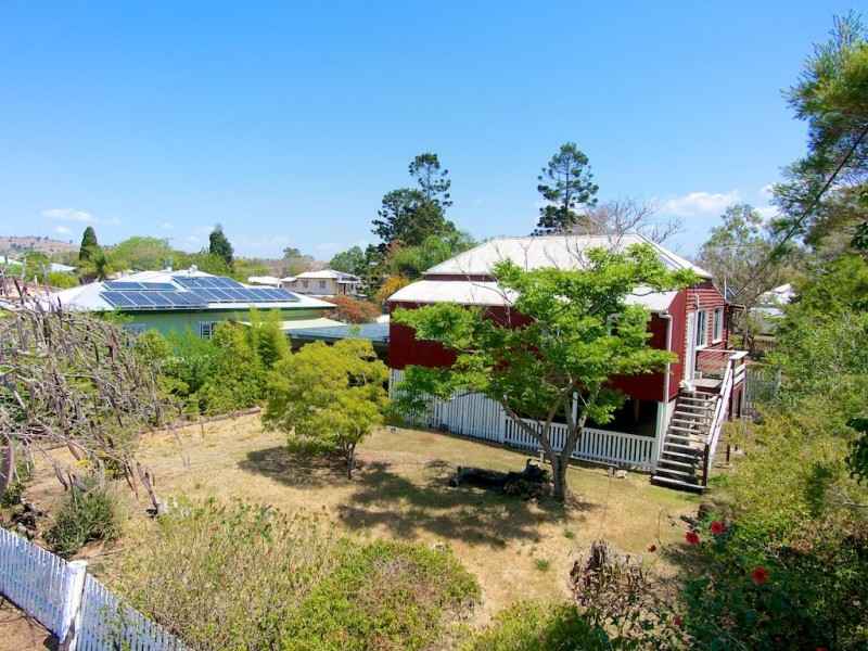 19 James St, Lowood QLD 4311