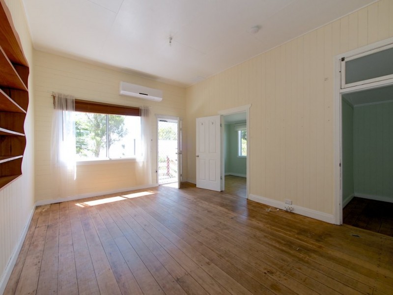 19 James St, Lowood QLD 4311
