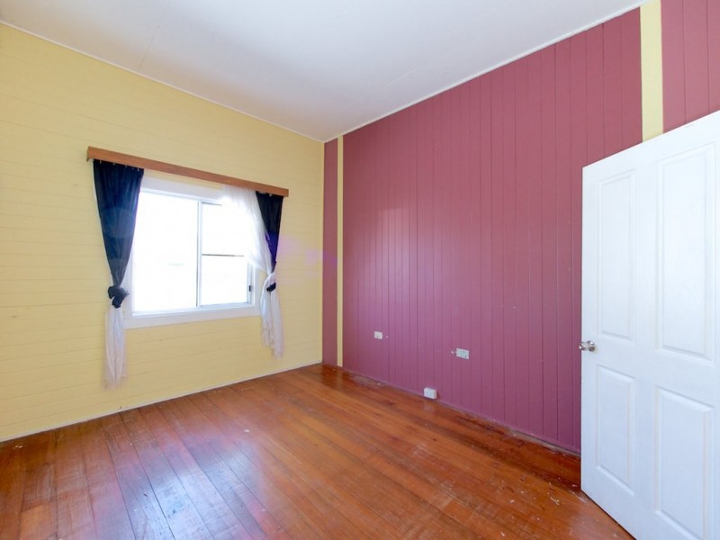 19 James St, Lowood QLD 4311