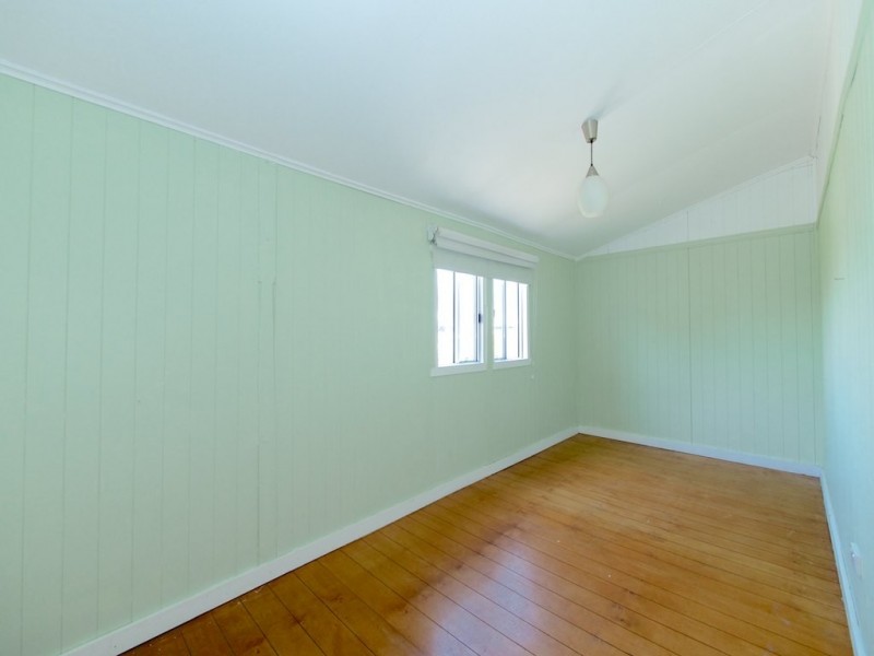 19 James St, Lowood QLD 4311