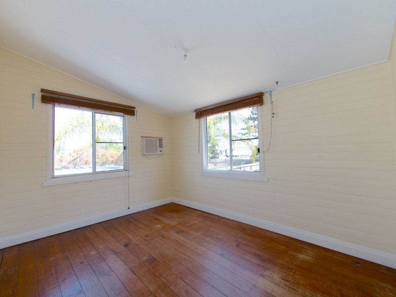 19 James St, Lowood QLD 4311