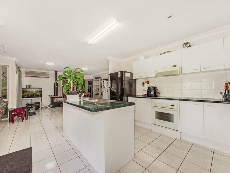 24 Makepeace Pl, Bellbowrie QLD 4070