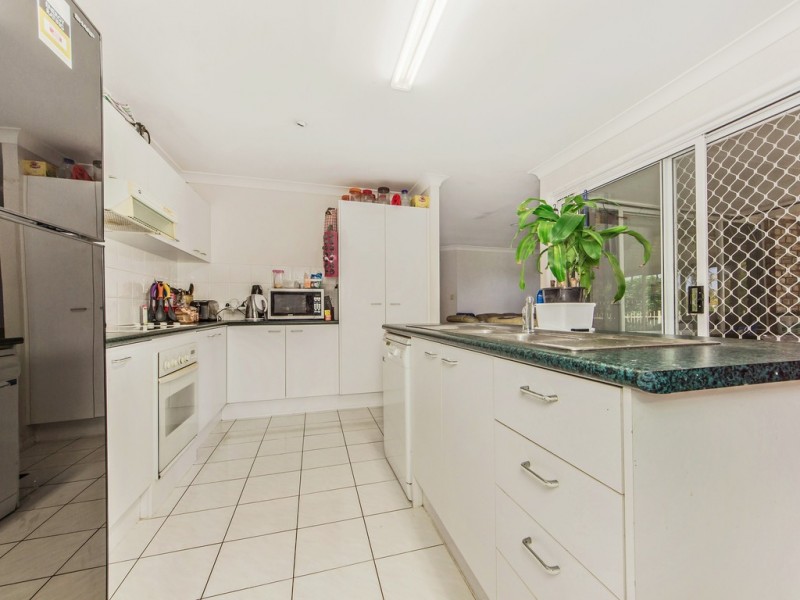 24 Makepeace Pl, Bellbowrie QLD 4070