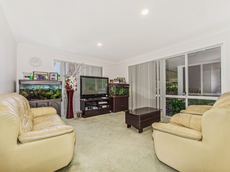 24 Makepeace Pl, Bellbowrie QLD 4070