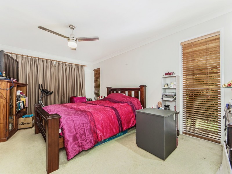 24 Makepeace Pl, Bellbowrie QLD 4070
