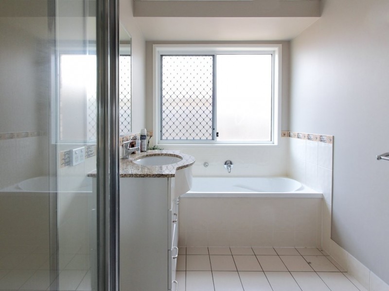 9 Angela Place, Yamanto QLD 4305