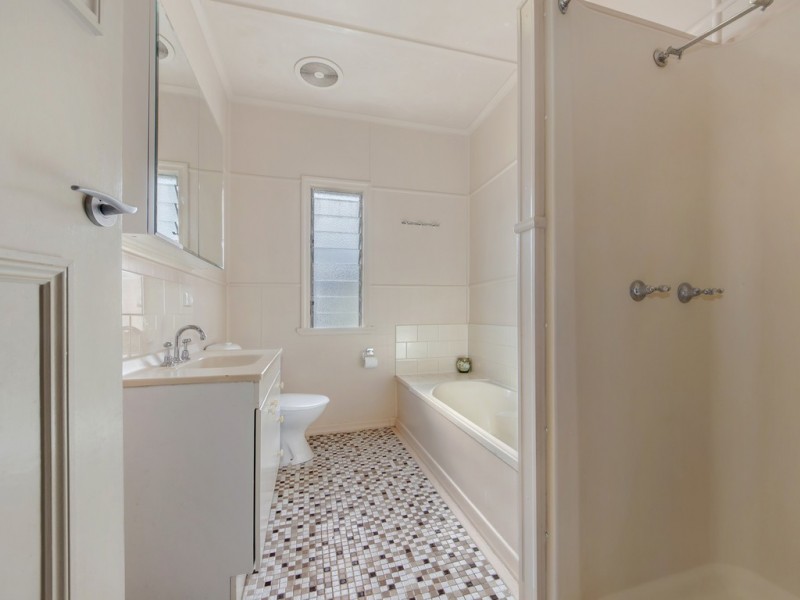 24 Currey Street, Brassall QLD 4305