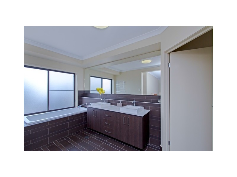 20 Natan Rd, Fernvale QLD 4306