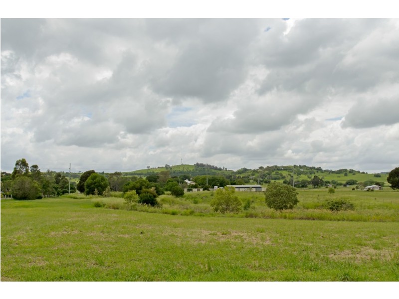 72 Pat Slattery Pl, Lowood QLD 4311