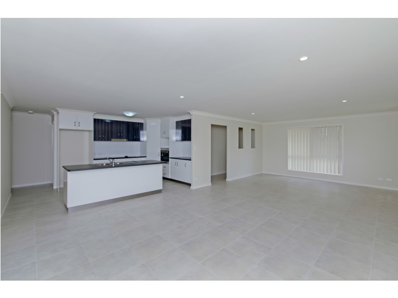 72 Pat Slattery Pl, Lowood QLD 4311