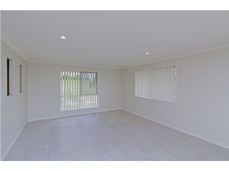 72 Pat Slattery Pl, Lowood QLD 4311