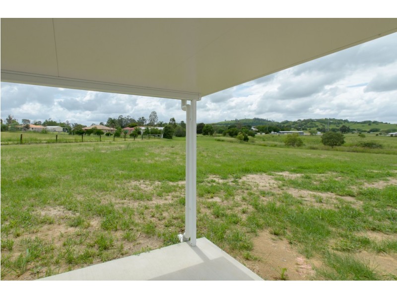 72 Pat Slattery Pl, Lowood QLD 4311