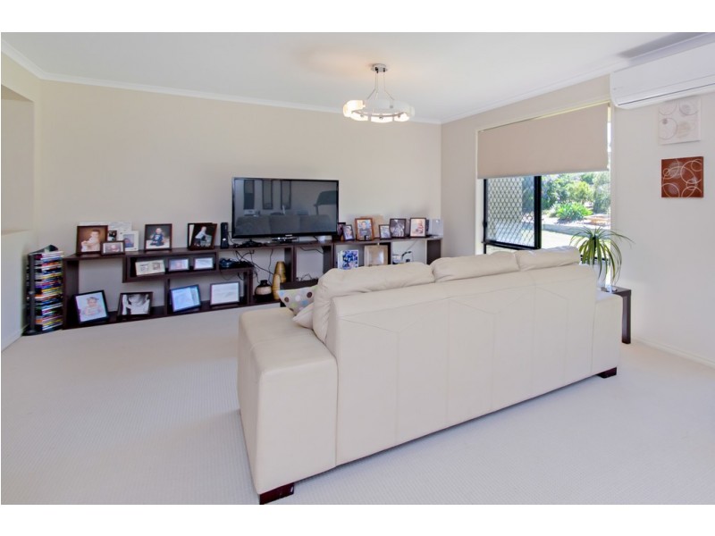 7 Pat Slattery Pl, Lowood QLD 4311