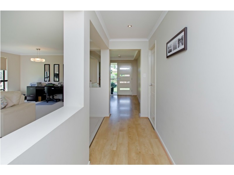 7 Pat Slattery Pl, Lowood QLD 4311