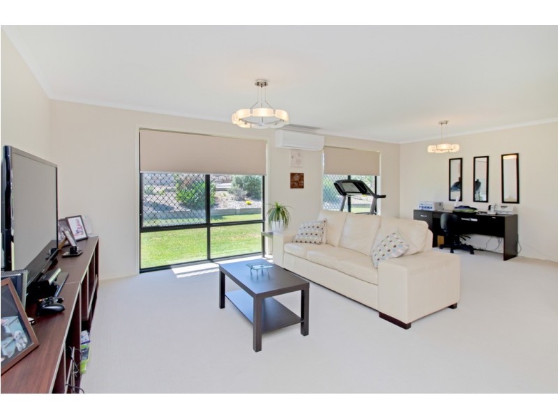 7 Pat Slattery Pl, Lowood QLD 4311