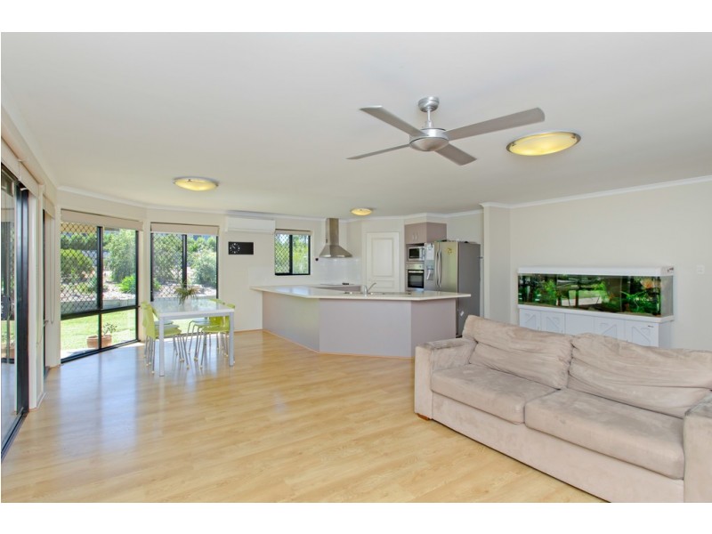 7 Pat Slattery Pl, Lowood QLD 4311