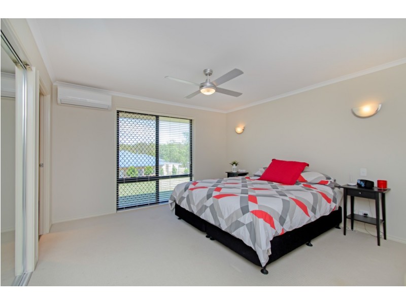 7 Pat Slattery Pl, Lowood QLD 4311