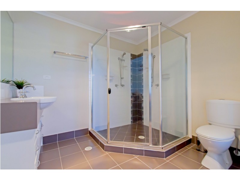 7 Pat Slattery Pl, Lowood QLD 4311