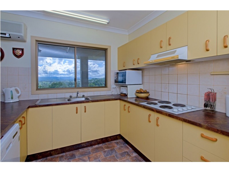 18 Acacia St, Lowood QLD 4311