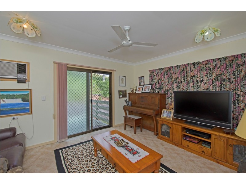 18 Acacia St, Lowood QLD 4311