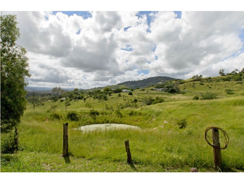 18 Acacia St, Lowood QLD 4311