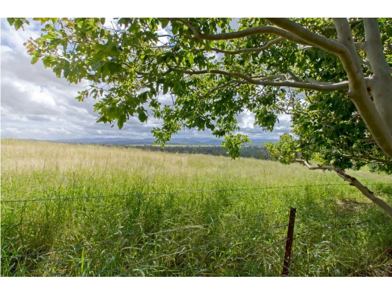 18 Acacia St, Lowood QLD 4311