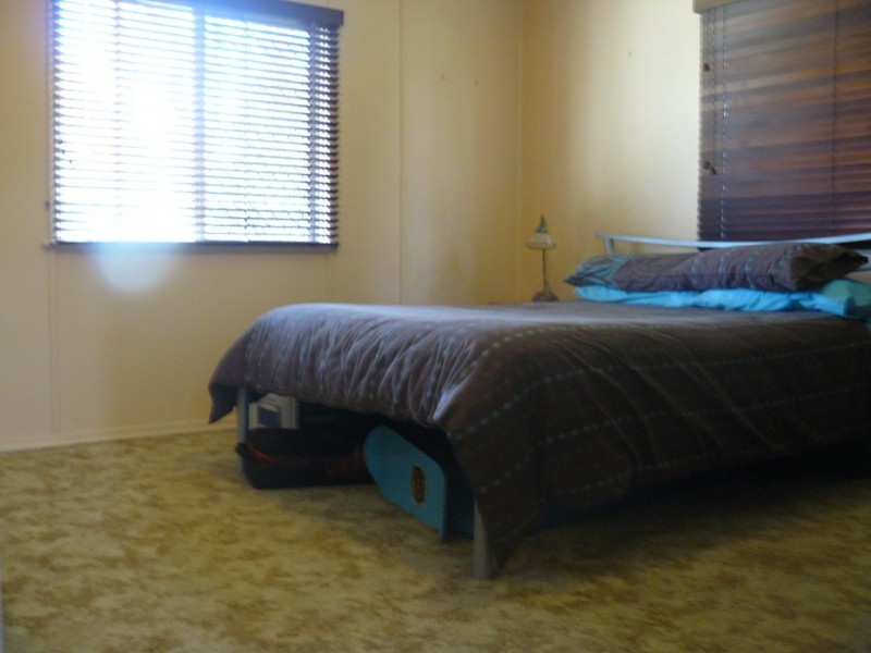 42 Raceview Street, Raceview QLD 4305