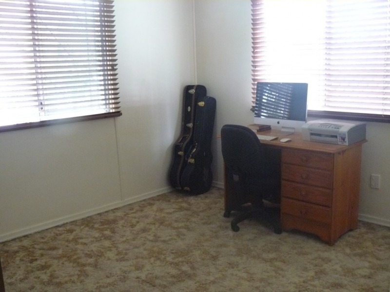 42 Raceview Street, Raceview QLD 4305