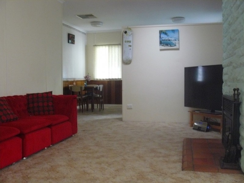 42 Raceview Street, Raceview QLD 4305