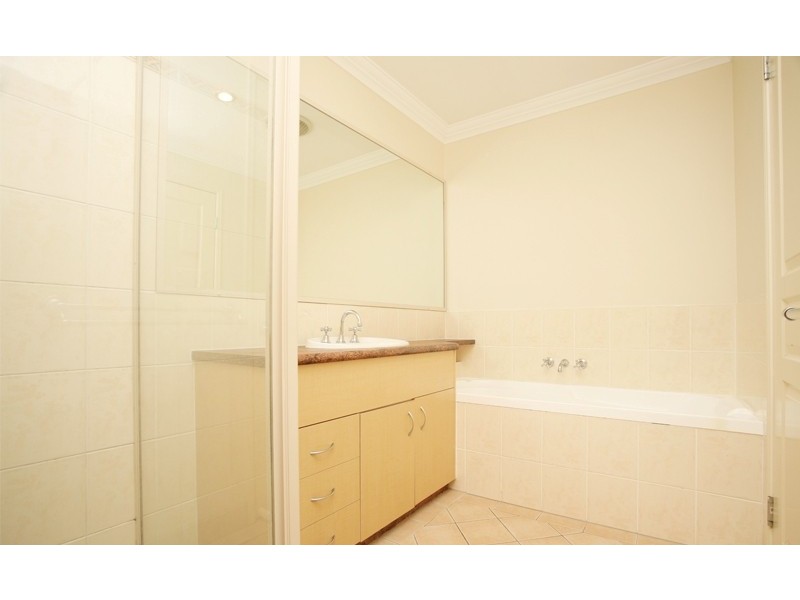 9/22 High street, Forest Lake QLD 4078