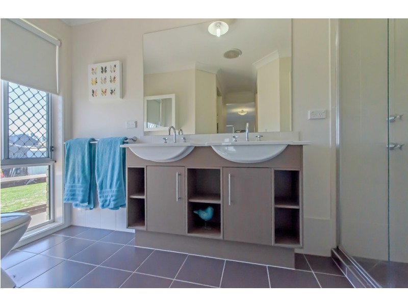 19 Willowood Pl, Fernvale QLD 4306