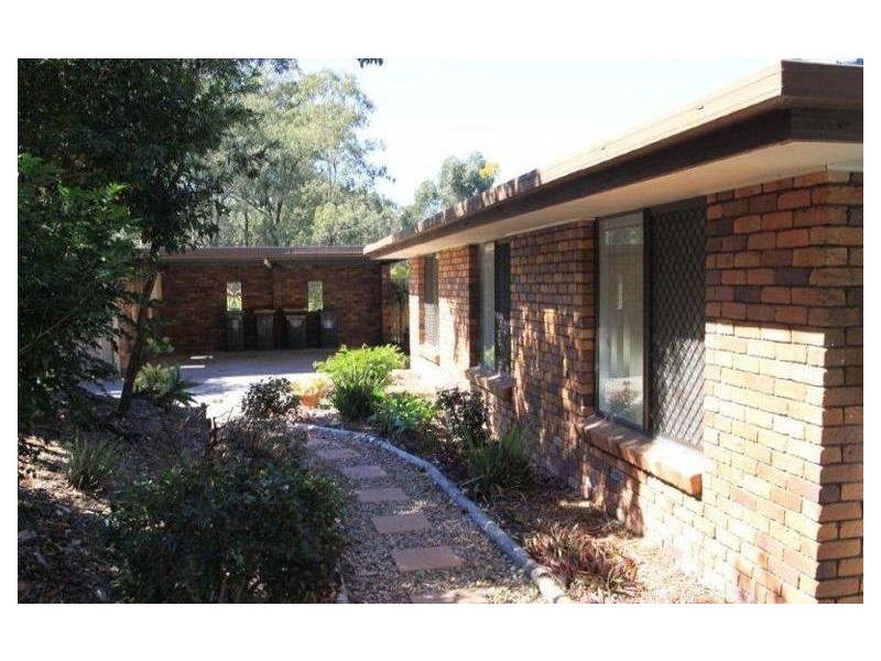 2 Lowan Street, Bellbowrie QLD 4070