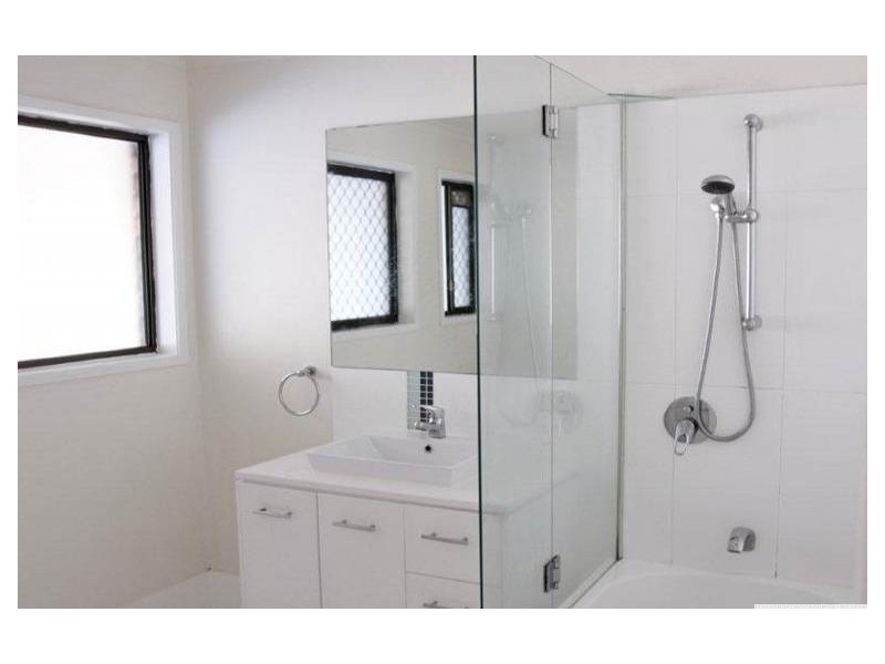 2 Lowan Street, Bellbowrie QLD 4070