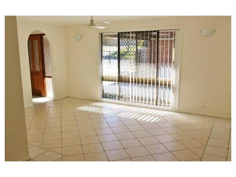 2 Lowan Street, Bellbowrie QLD 4070