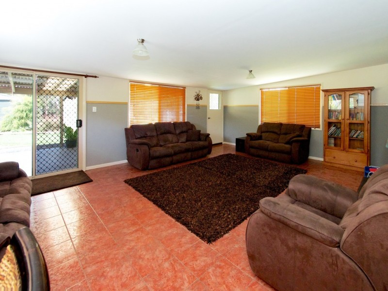 76 Poole Rd, Fernvale QLD 4306