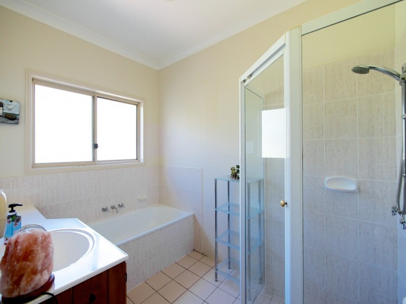 76 Poole Rd, Fernvale QLD 4306