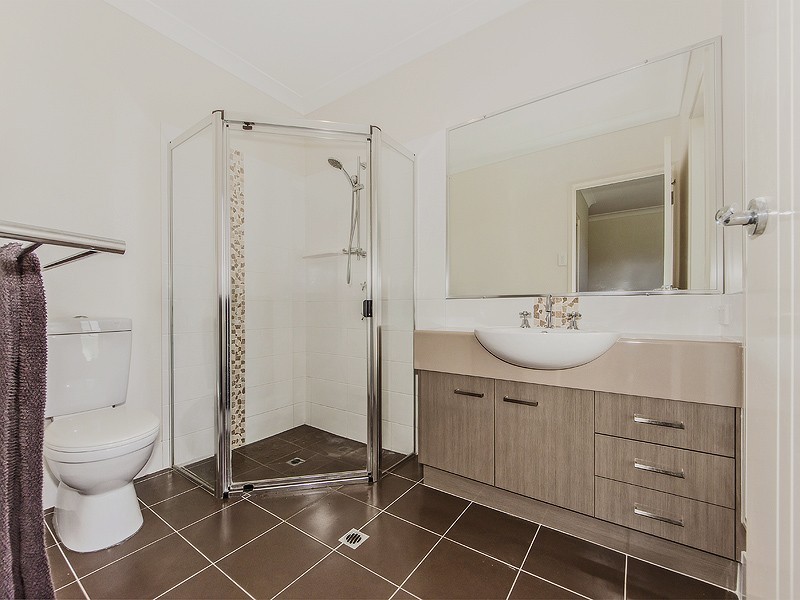 64 Pat Slattery Place, Lowood QLD 4311