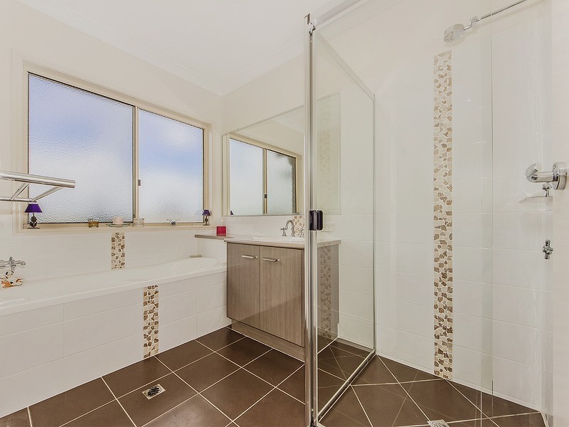 64 Pat Slattery Place, Lowood QLD 4311