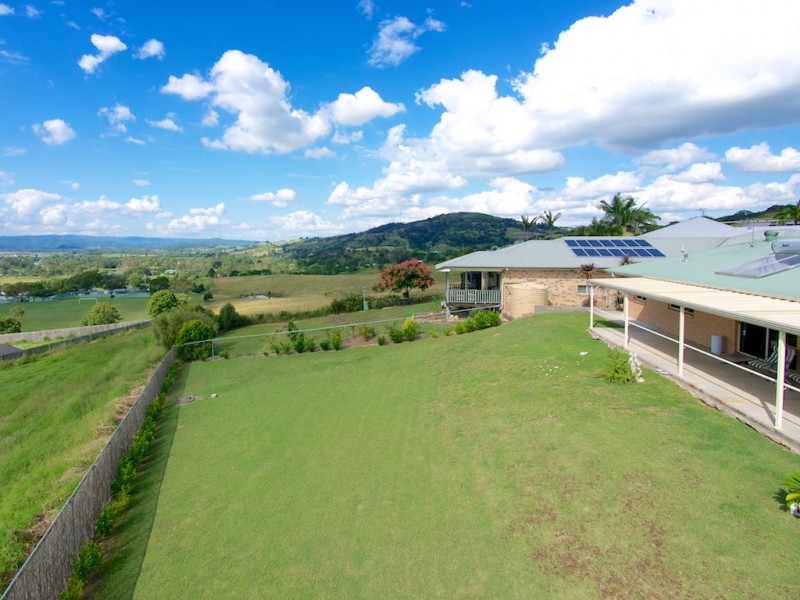 16 Banksia Court, Lowood QLD 4311