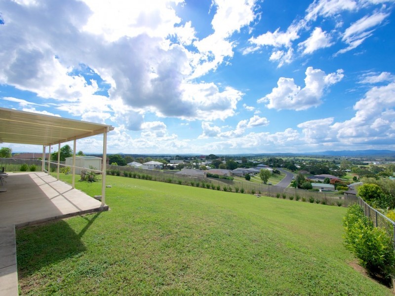 16 Banksia Court, Lowood QLD 4311